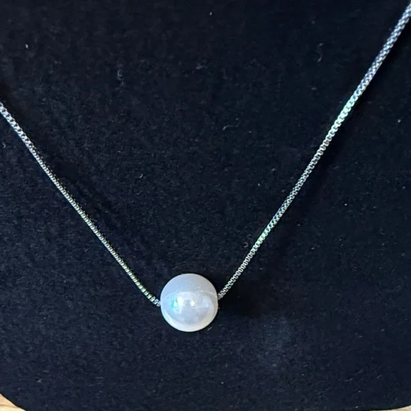 Elegant Silver Tone Pearl Necklace - Picture 3 of 6